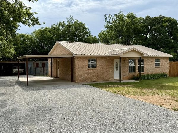 606 S Hubbard Street Street , Alvord, TX 76225