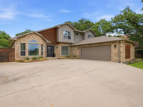 219 Navajo Trail , Lake Kiowa, TX 76240