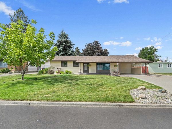 412 E Cozza Dr, Spokane, WA 99208