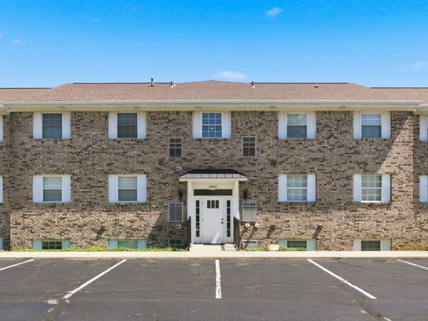 8986 E Hatchery Road, Unit #11, Syracuse, IN 46567