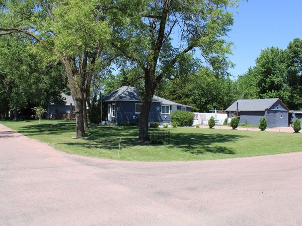  310 N 1st Ave, Stickney, SD 57375