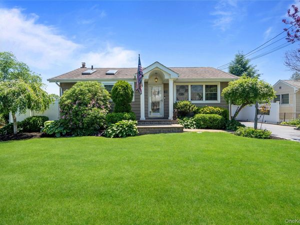 86 Claremont Avenue, West Babylon, NY 11704