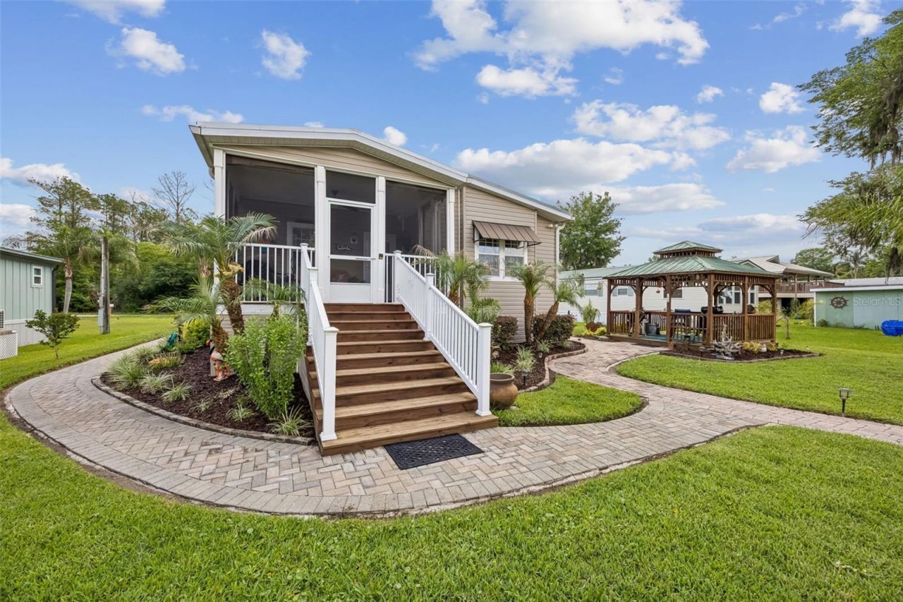 329 Paradise Circle , Satsuma, FL 32189 Photo
