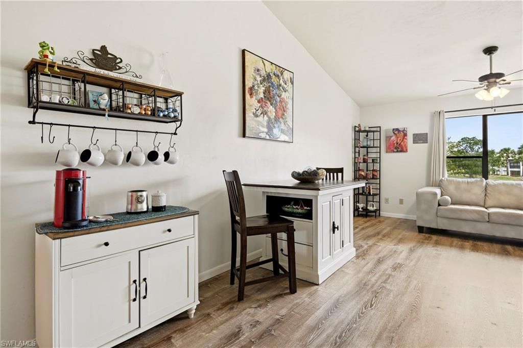 5830 Trailwinds Dr, Unit 824, Fort Myers, FL 33907 Photo