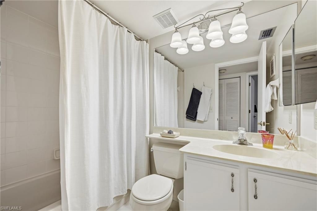 5830 Trailwinds Dr, Unit 824, Fort Myers, FL 33907 Photo
