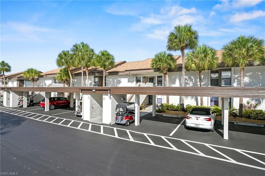 5830 Trailwinds Dr, Unit 824, Fort Myers, FL 33907 Photo