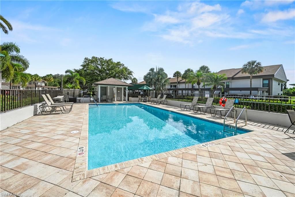5830 Trailwinds Dr, Unit 824, Fort Myers, FL 33907 Photo