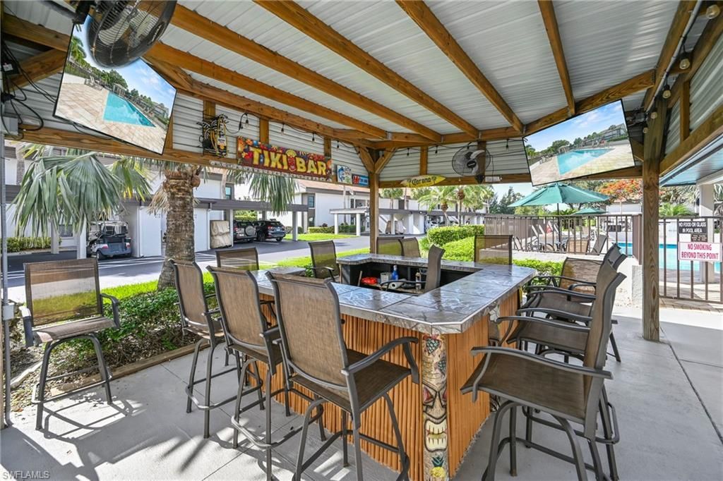 5830 Trailwinds Dr, Unit 824, Fort Myers, FL 33907 Photo