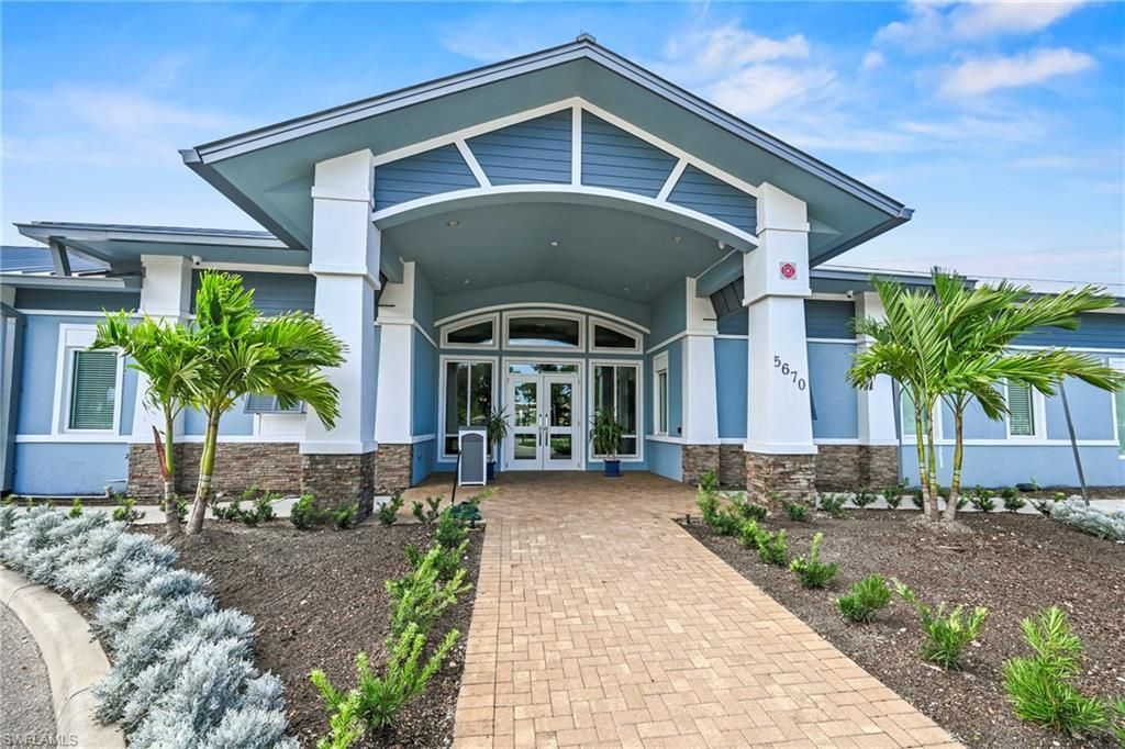 5830 Trailwinds Dr, Unit 824, Fort Myers, FL 33907 Photo