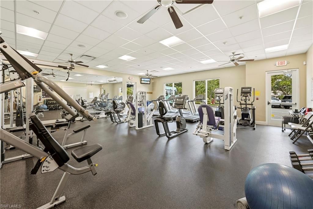 5830 Trailwinds Dr, Unit 824, Fort Myers, FL 33907 Photo