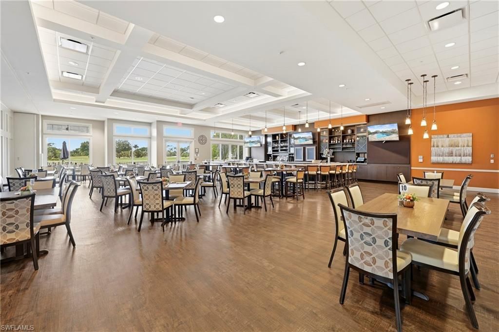5830 Trailwinds Dr, Unit 824, Fort Myers, FL 33907 Photo