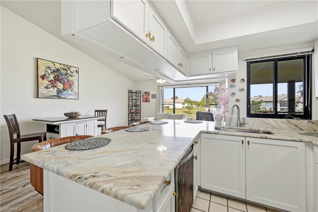 5830 Trailwinds Dr, Unit 824, Fort Myers, FL 33907 Photo