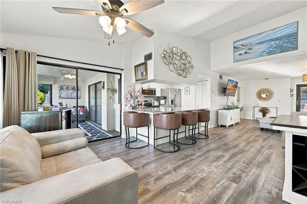 5830 Trailwinds Dr, Unit 824, Fort Myers, FL 33907 Photo
