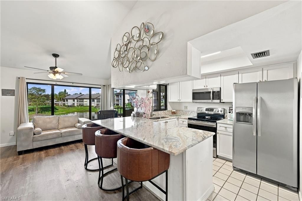 5830 Trailwinds Dr, Unit 824, Fort Myers, FL 33907 Photo