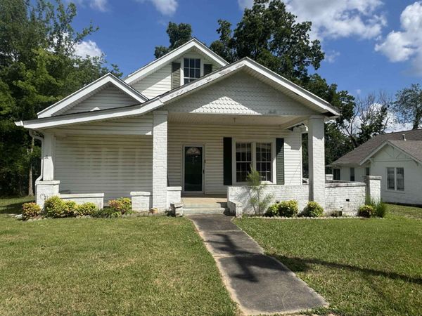 227 N 5TH ST, Selmer, TN 38375