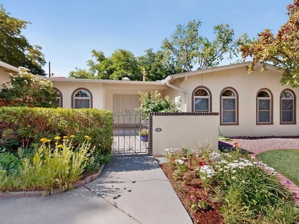 7704 Spring Avenue NE, Albuquerque, NM 87110
