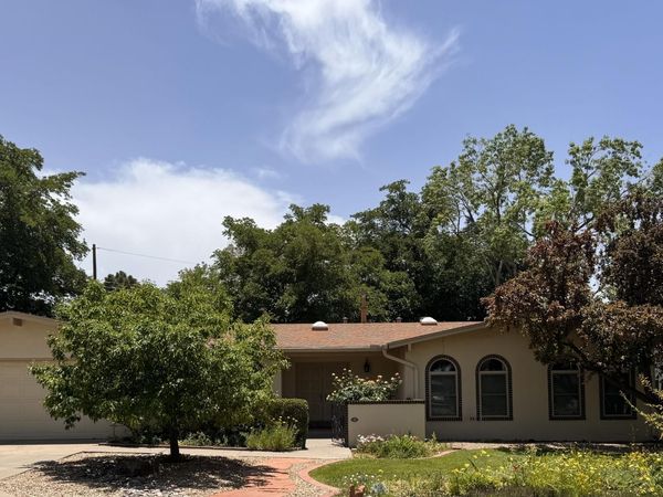 7704 Spring Avenue NE, Albuquerque, NM 87110