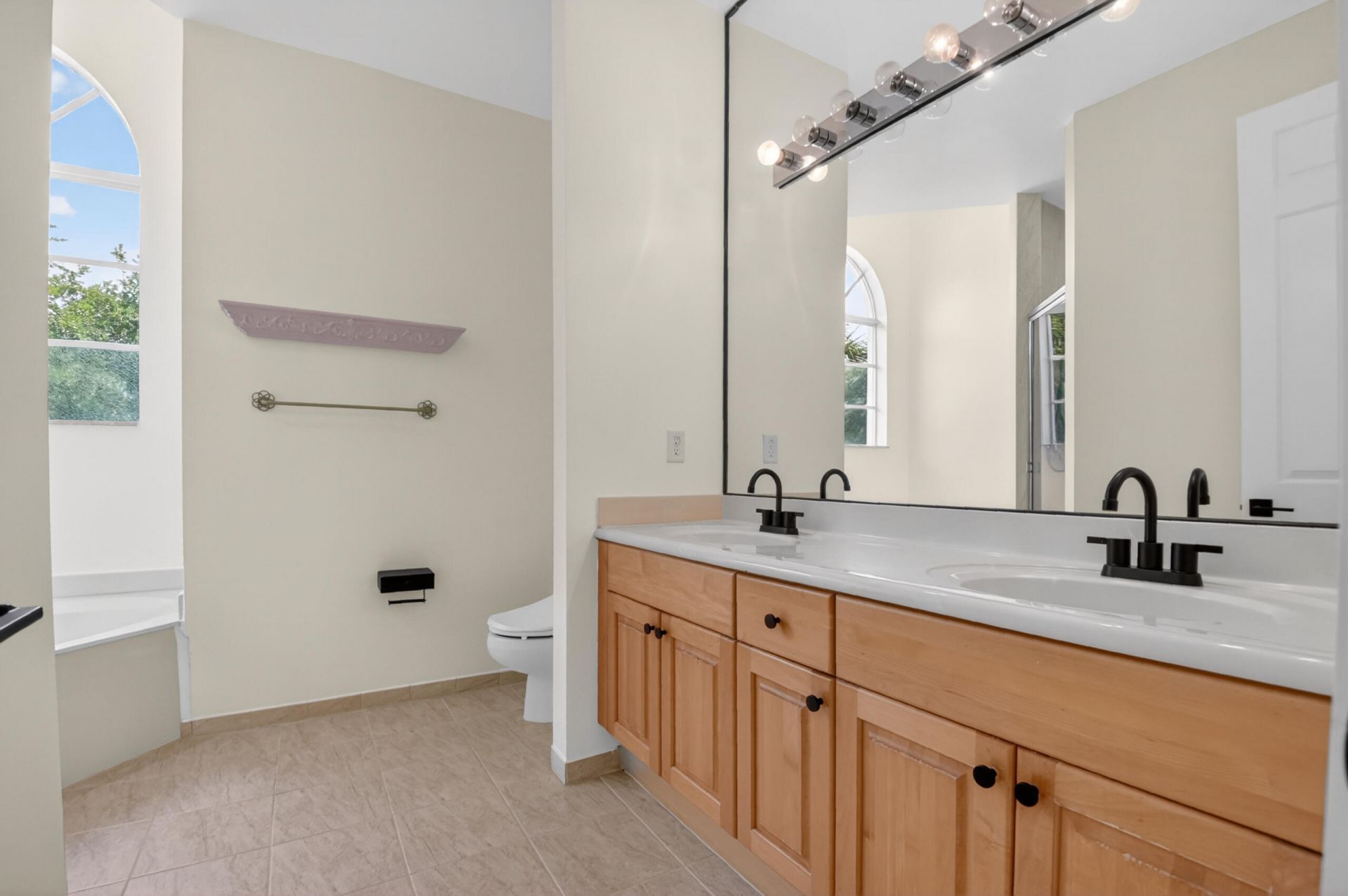 6421 Bella Circle, Unit 303, Boynton Beach, FL 33437 Photo