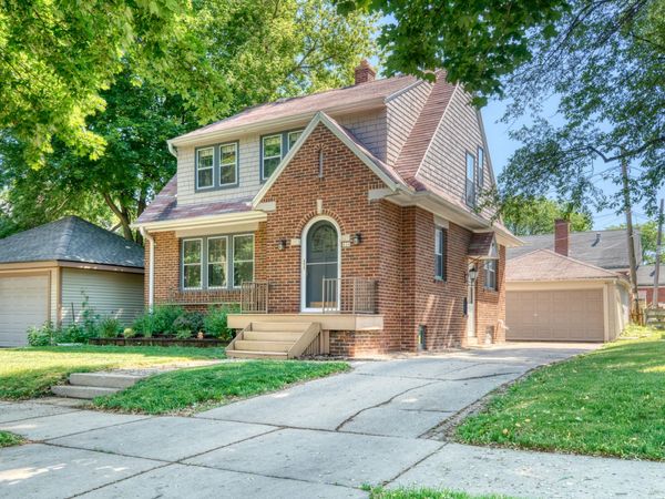 426 N 70th St, Wauwatosa, WI 53213