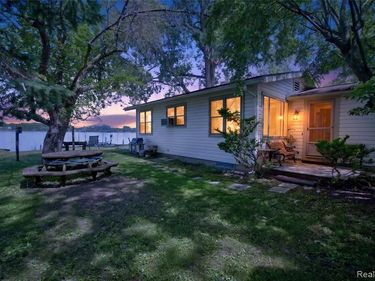 952 Wyman Drive, Waterford Twp, MI 48328
