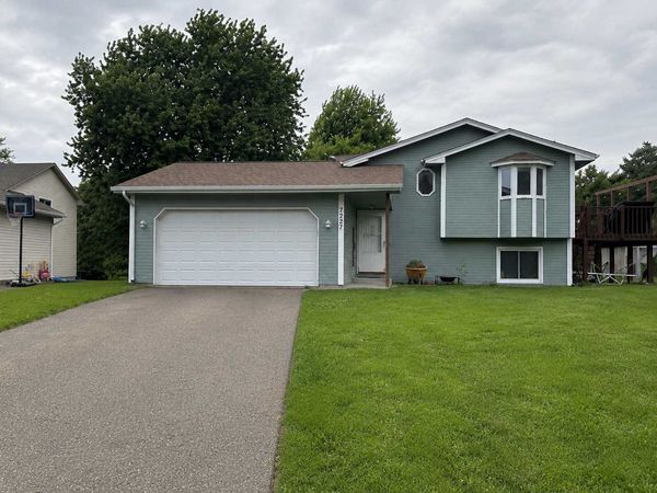 7227 Peterson Trail, Hugo, MN 55038