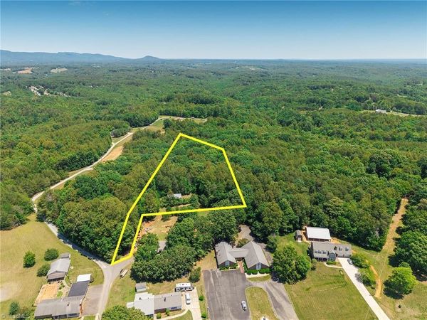 102 Hawks Road , King, NC 27021