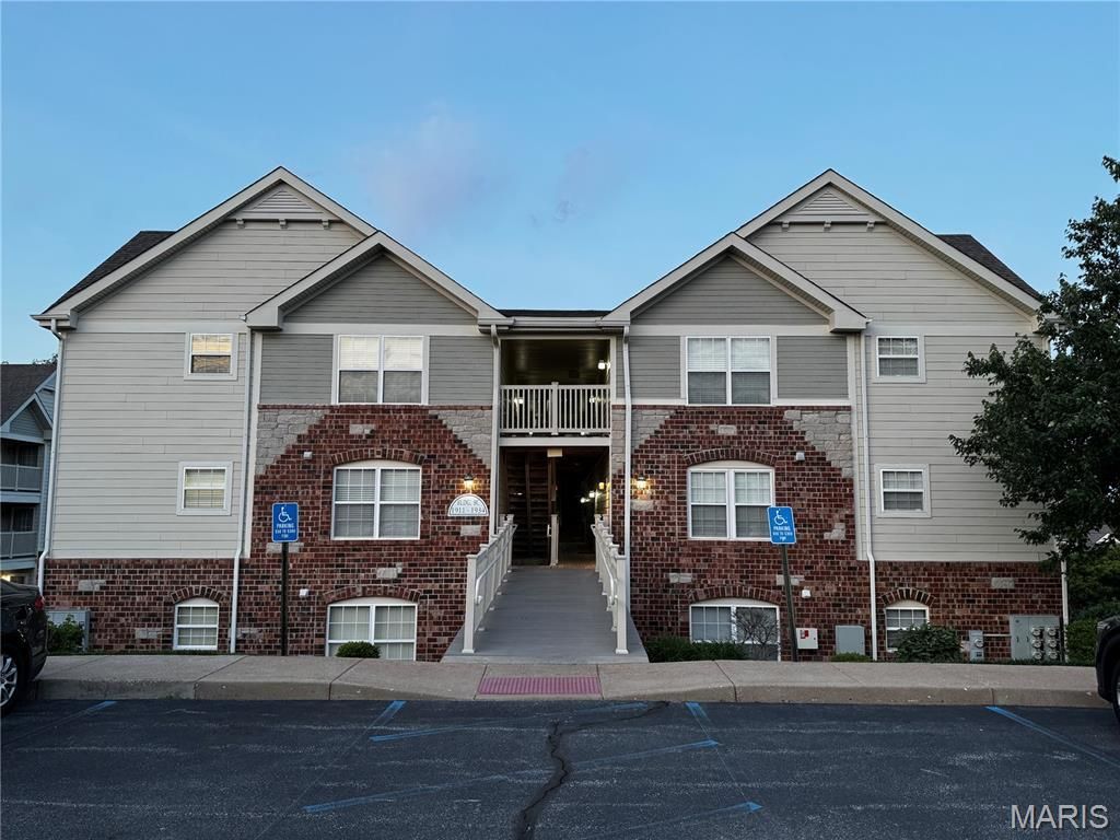 1934 Piedmont Circle , Saint Peters, MO 63304 Main Photo