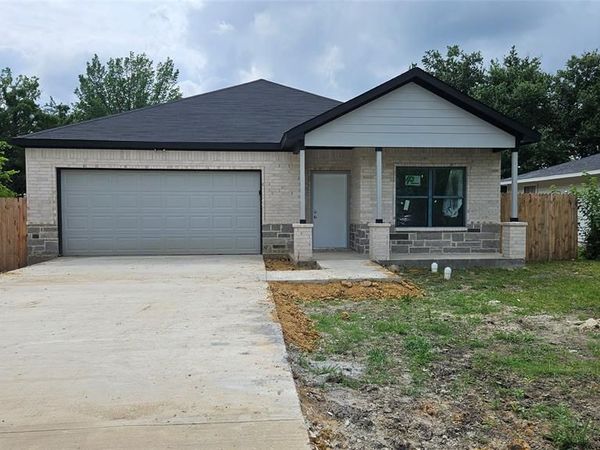804 S Catherine Street , Terrell, TX 75160