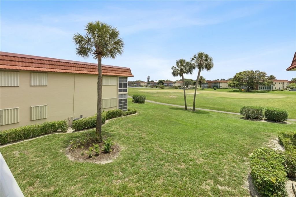 105 Spring Lake Court , Unit 203, Vero Beach, FL 32962 Photo