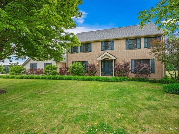 810 Woodridge Trail, McHenry, IL 60050