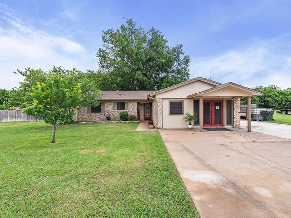2015 Roberts Drive , Granbury, TX 76048