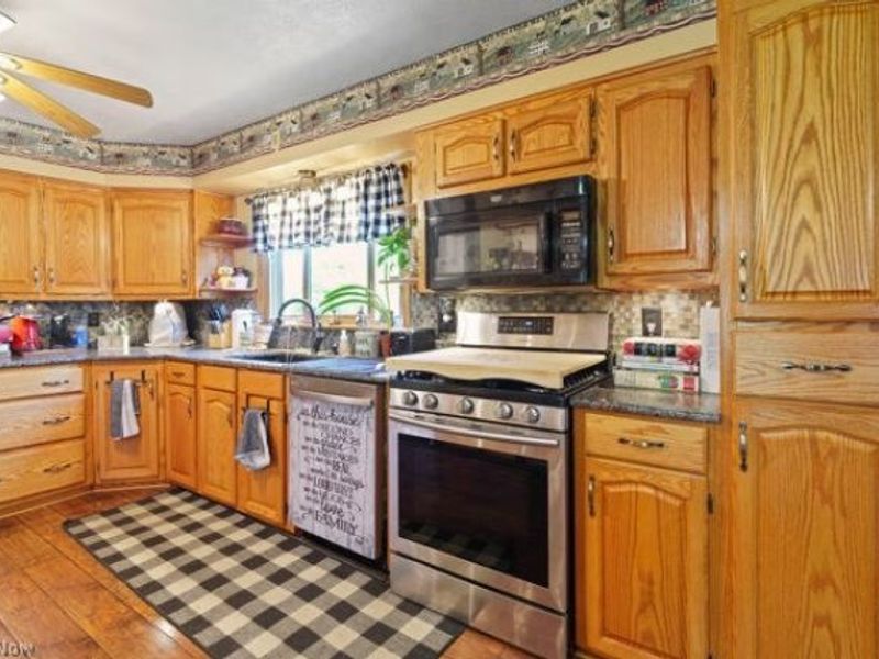 5030 Warren Sharon Road, Vienna, OH 44473 Photo 2