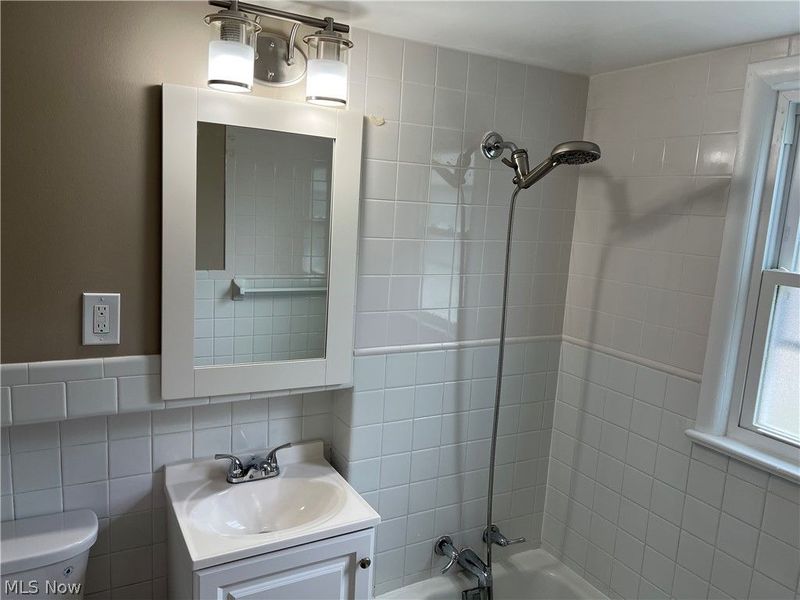 390 E 210th Street, Euclid, OH 44123 Photo 13