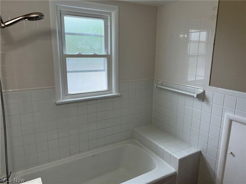 390 E 210th Street, Euclid, OH 44123 Photo 14
