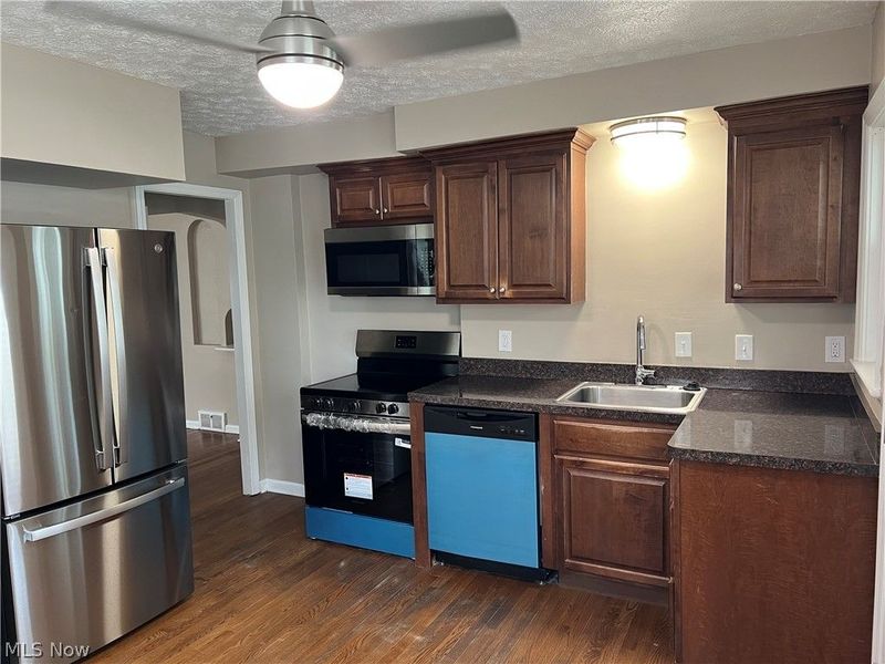 390 E 210th Street, Euclid, OH 44123 Photo 2