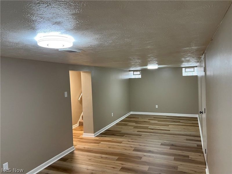 390 E 210th Street, Euclid, OH 44123 Photo 22