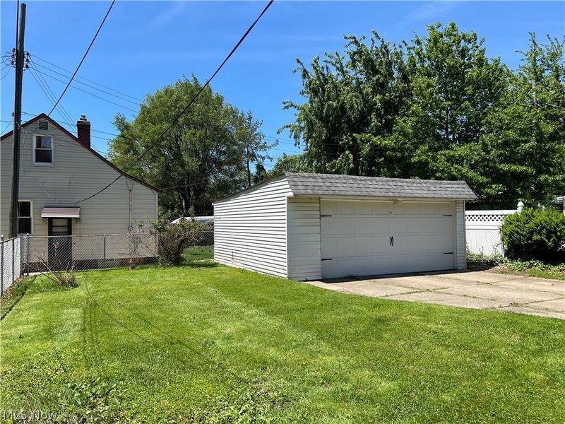 390 E 210th Street, Euclid, OH 44123 Photo 6
