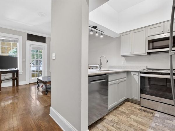 2855 Peachtree Road , Atlanta, GA 30305