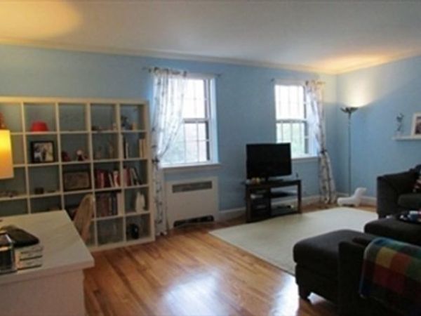 1498 Beacon St, Unit 4, Brookline, MA 02446
