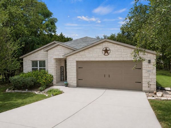 4202 Glendale LN, Lago Vista, TX 78645