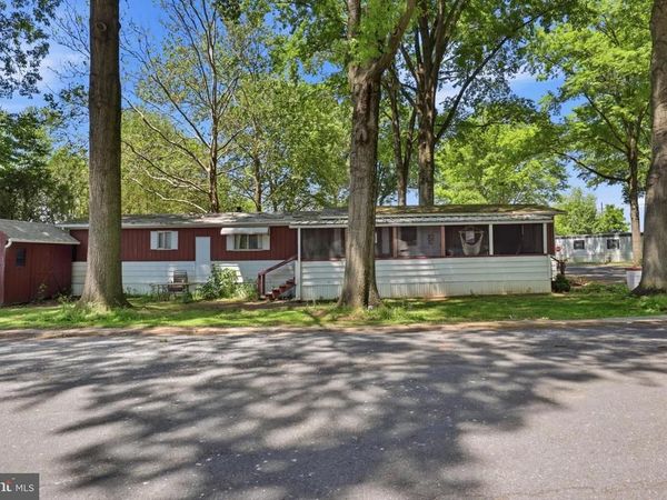 82 MALIBU BOULEVARD, CARLISLE, PA 17015