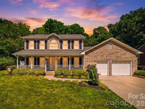 1948 Twin Ponds Drive , Hickory, NC 28602
