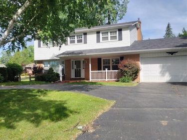 3209 Lakeside Drive , Shelby Twp, MI 48316