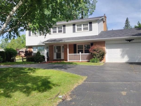 3209 Lakeside Drive , Shelby Twp, MI 48316