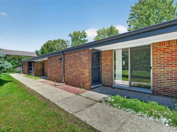 48770 Shelby Road, Shelby Twp, MI 48317