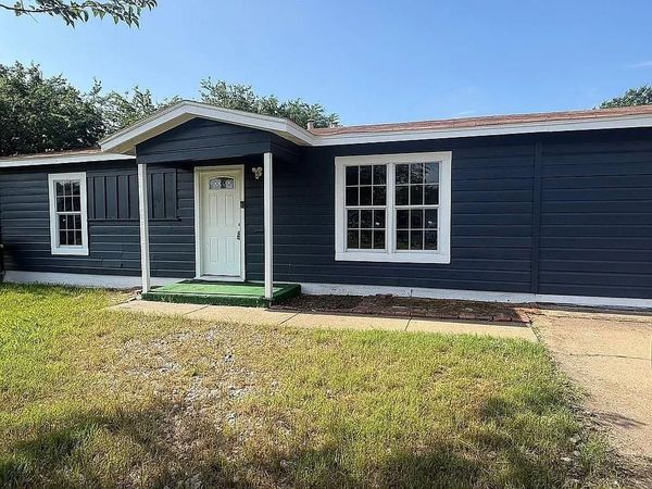 5586 Pinson Street , Fort Worth, TX 76119