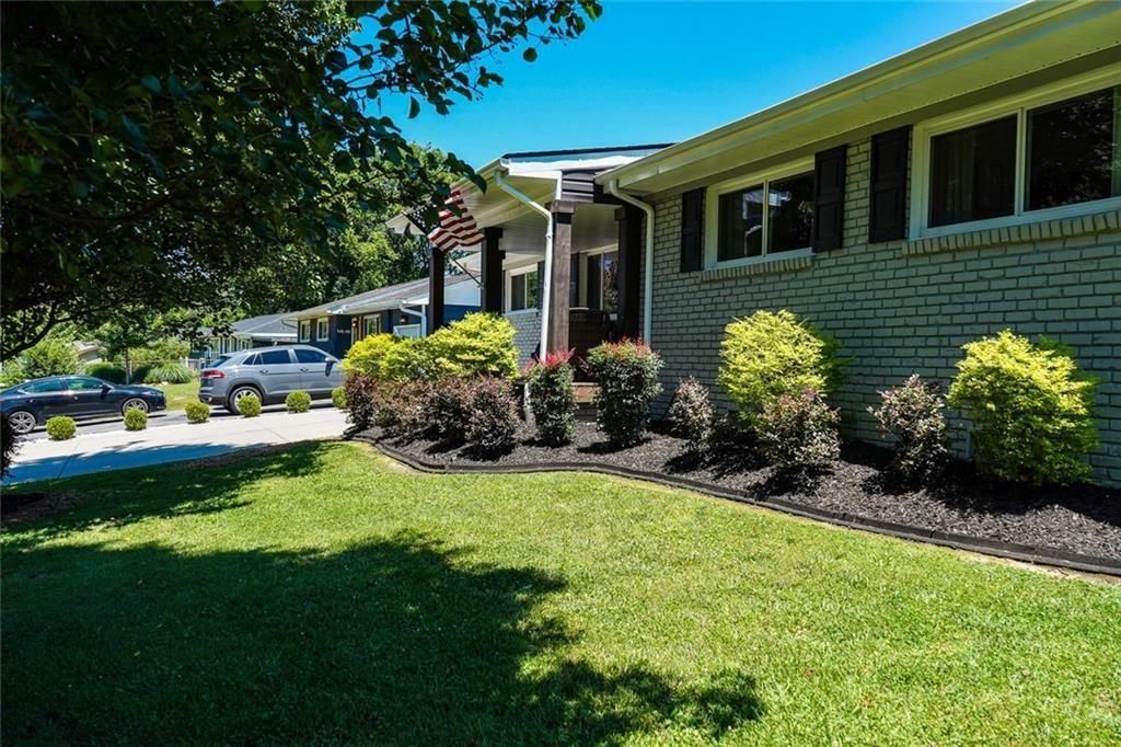 236 E Huntington Road, Rossville, GA 30741 Main Photo