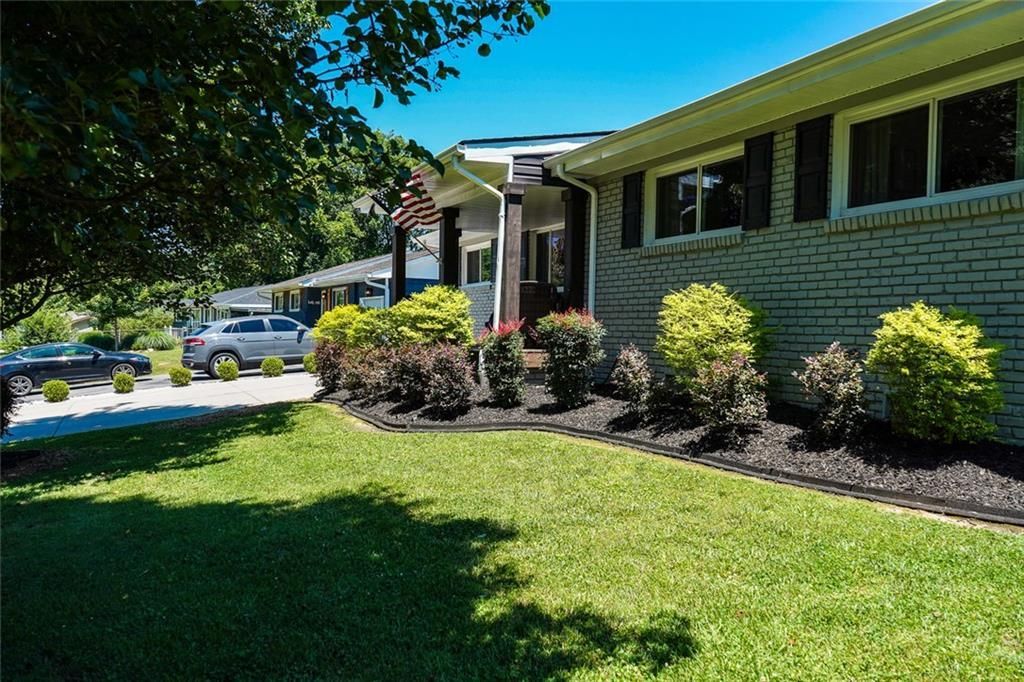 236 E Huntington Road, Rossville, GA 30741 Main Photo