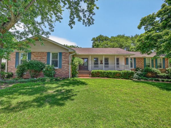 111 Countrywood Dr , Lebanon, TN 37087