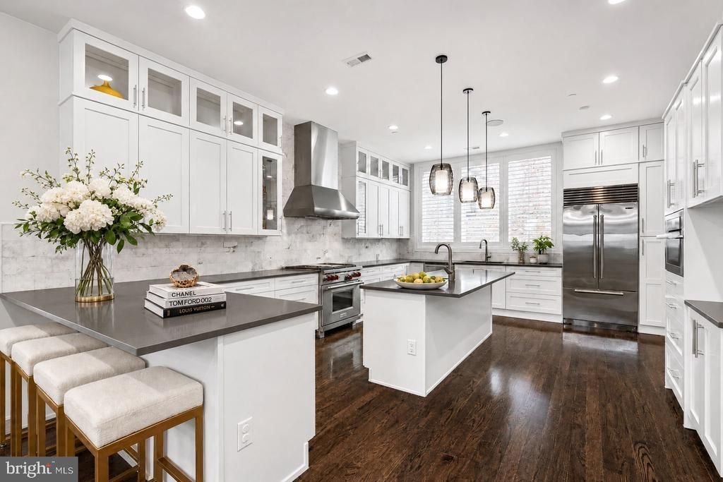 218 S 3RD STREET, PHILADELPHIA, PA 19106